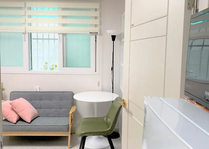 Women Only-subway 2min Sinchon Hongdae Private